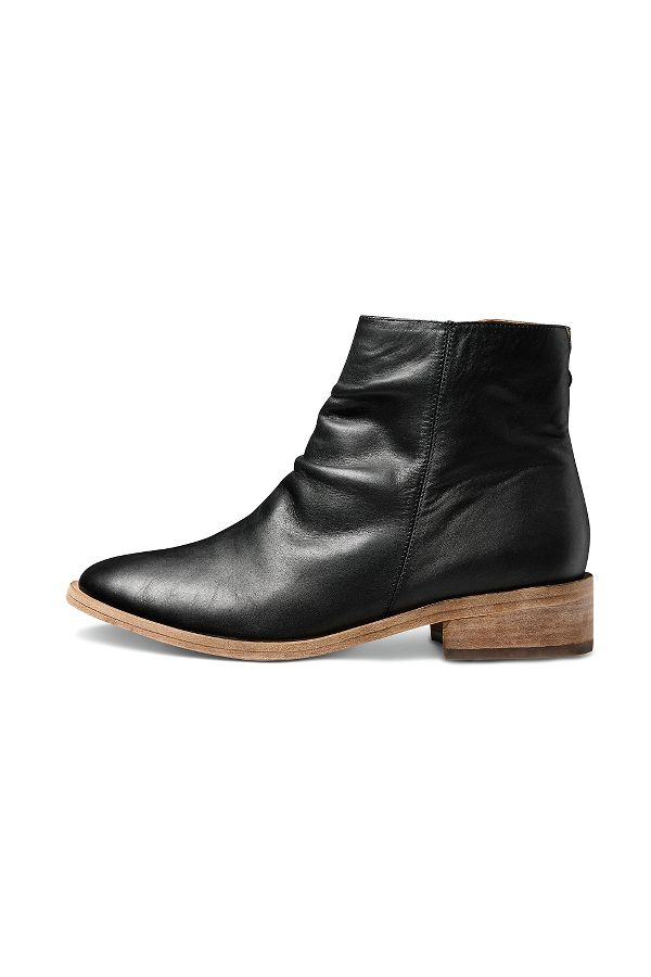 Slide View: 1: beek Quail Ankle Boots