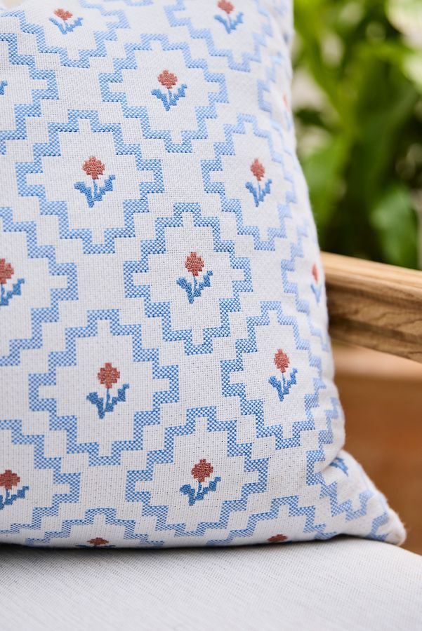 Slide View: 2: Tulip Outdoor Pillow