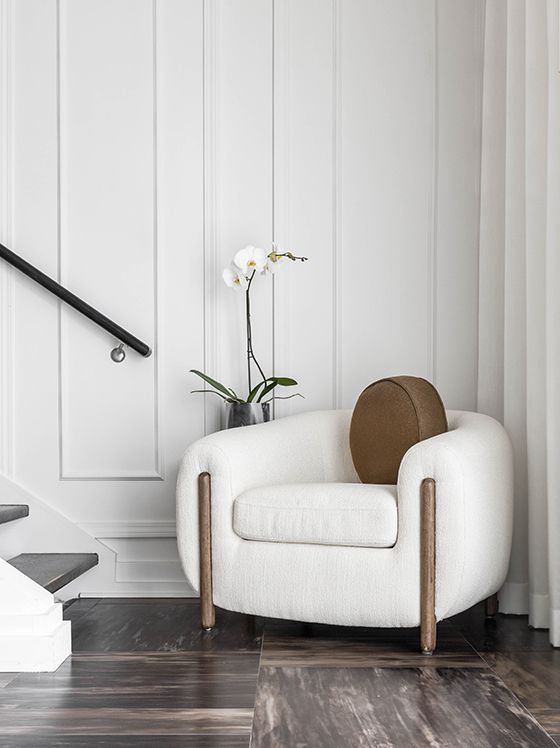 “The curves on the Crate & Barrel pieces create harmony. There’s something about the ease of organic-shaped upholstery that immediately contributes to the comfort quotient.”