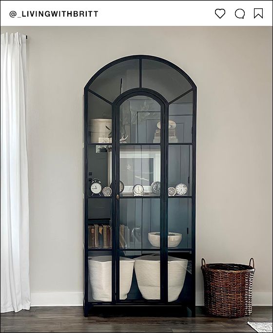 ventana display cabinet