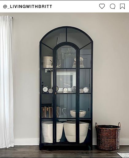 ventana display cabinet