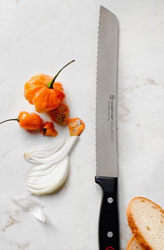 Wüsthof ® Classic Double Serrated Bread Knife