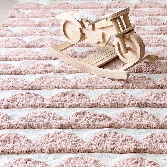 Oulu Handwoven Pink and White Scallop Textured Kids Performance Rug