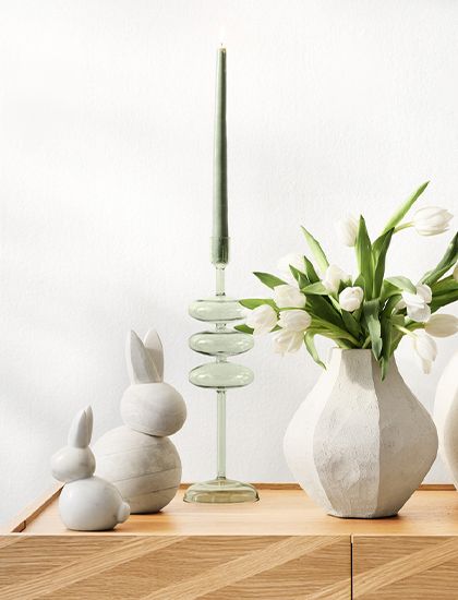 simple table decor every bunny loves