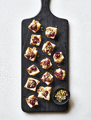 cranberry brie bites