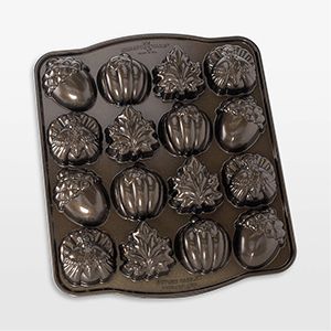 Nordic Ware® Autumn Cakelet Pan