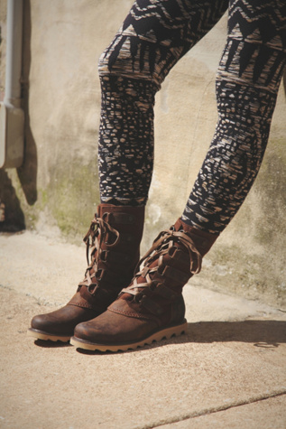 sorel scotia lace up boot