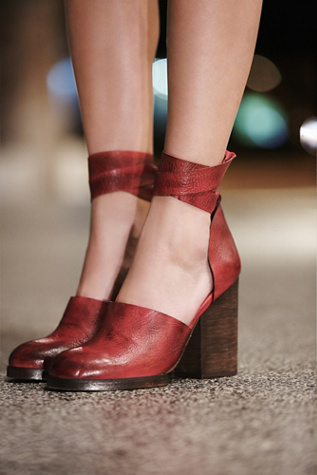 cora wrap heel