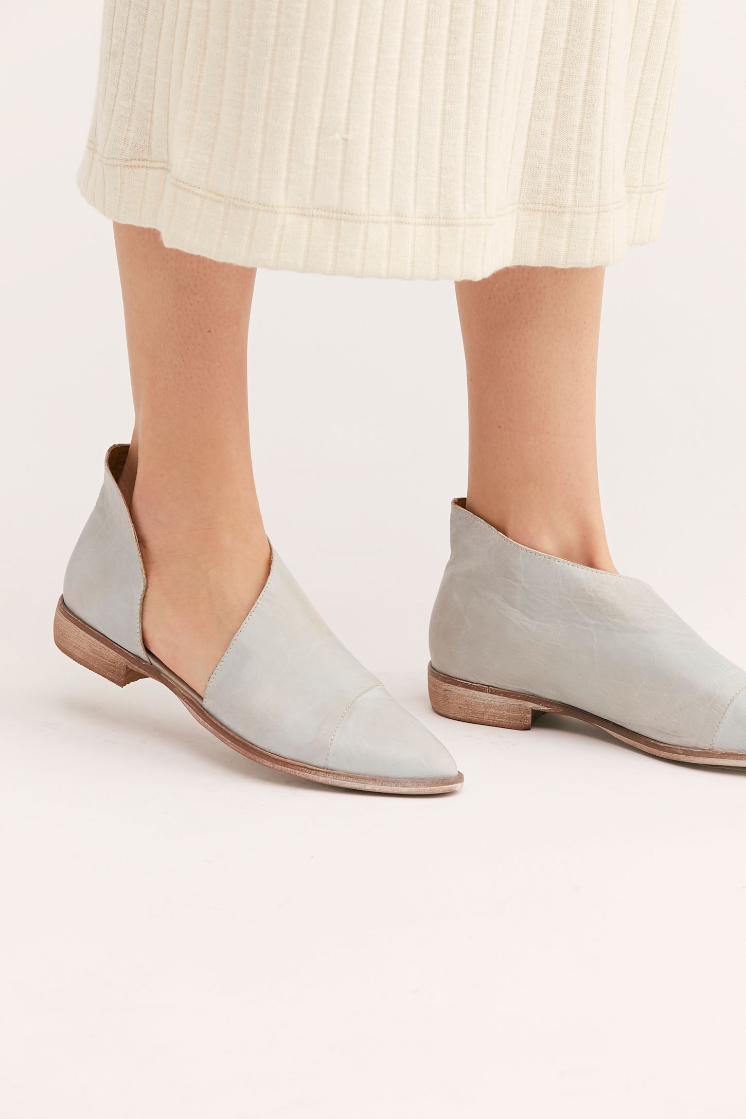 Slide View 1: Royale Flat