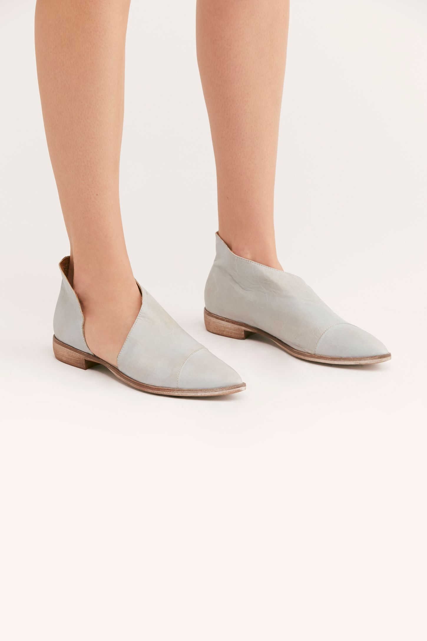 Slide View 2: Royale Flat