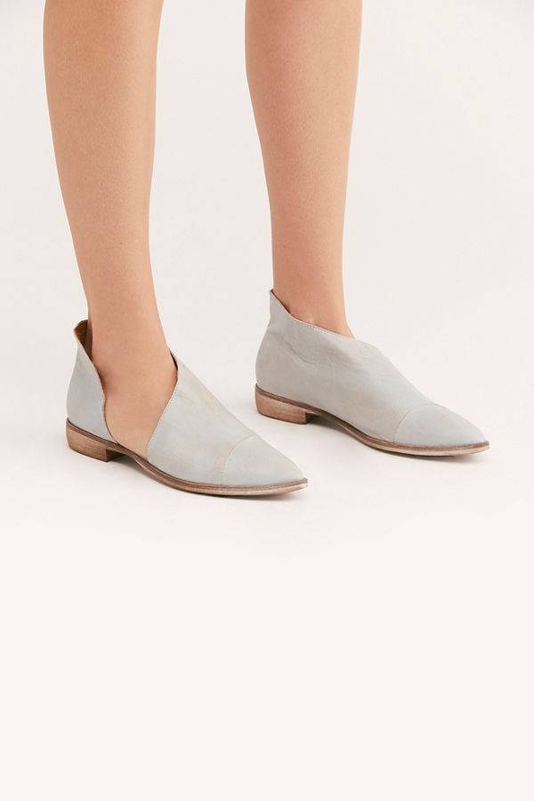 Slide View 2: Royale Flat