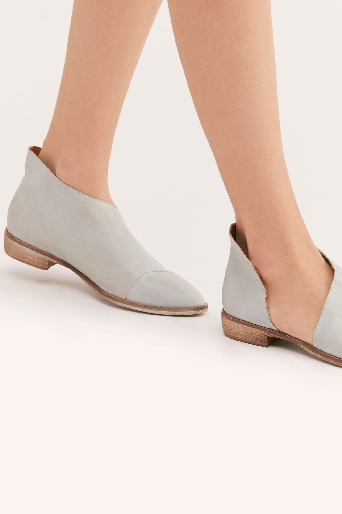 Slide View 3: Royale Flat