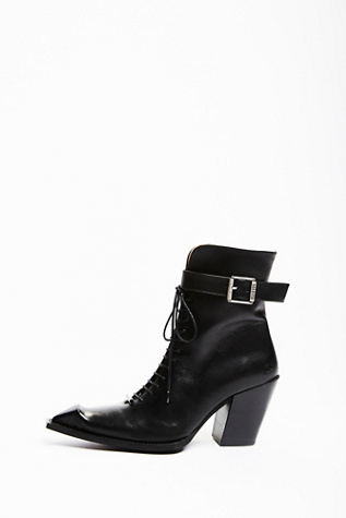 trevor boots in ivory leather