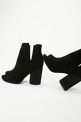 infinity heel boot