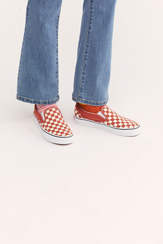 red slip on vans outfit