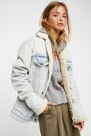 levi's oversized trucker jacket