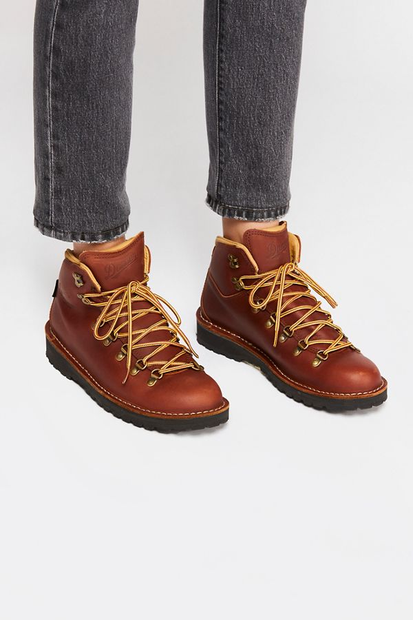 Slide View 2: Danner Cascade Mountain Hiker Boot