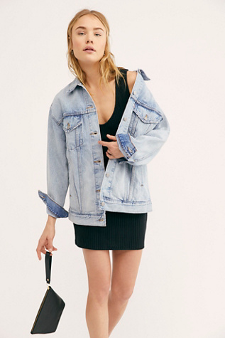levi's women's baggy distressed trucker jacket