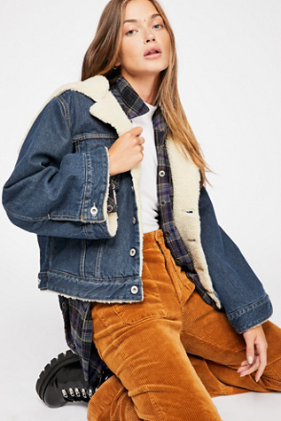 levi's cropped sherpa