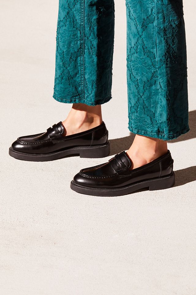 vagabond alex flat loafer in black