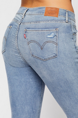 levi's curvy skinny jeans