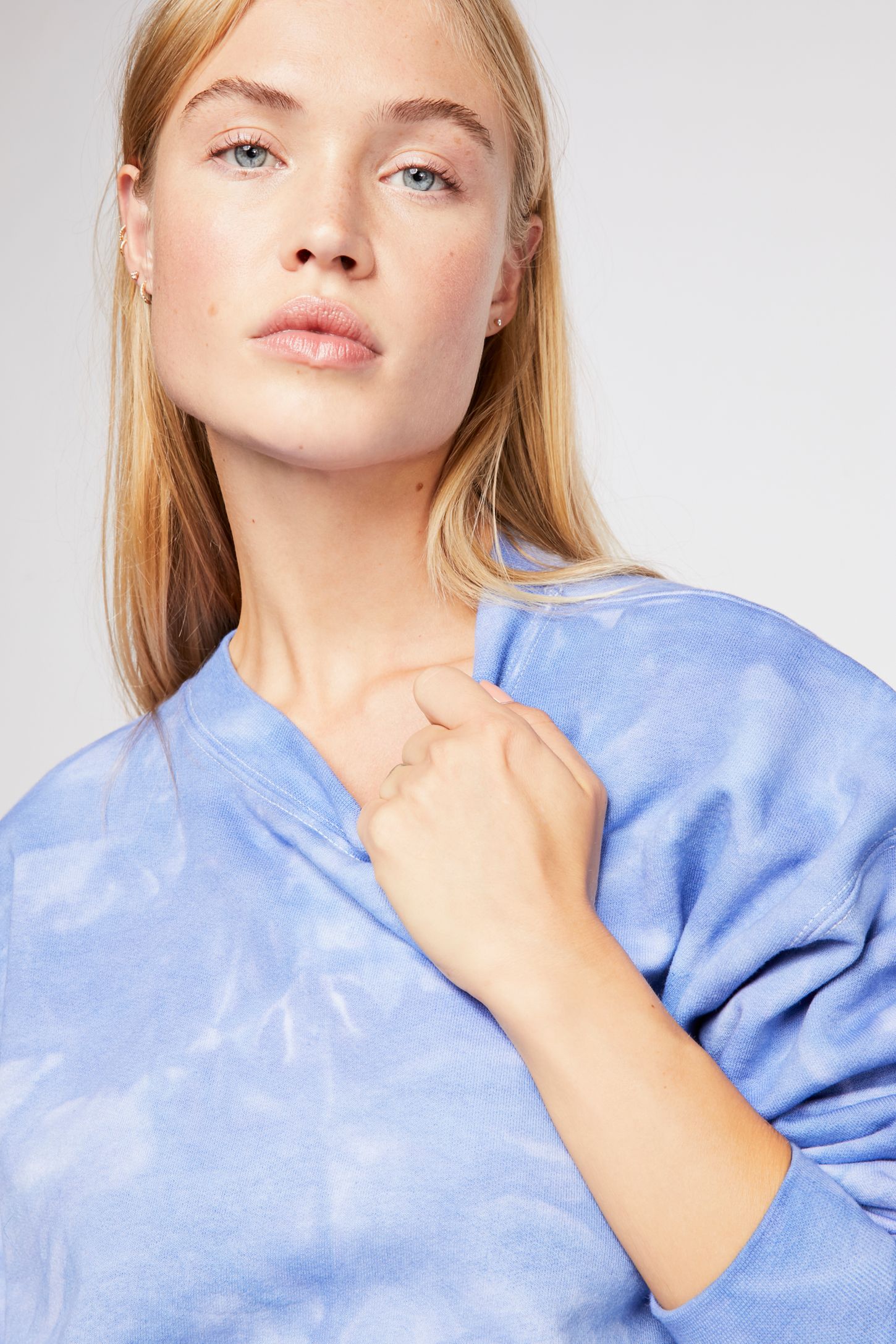 Slide View 3: Lilac Waves Pullover