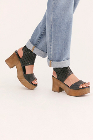 mollie platform clog