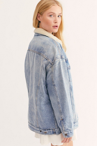 levi's baggy sherpa trucker jacket