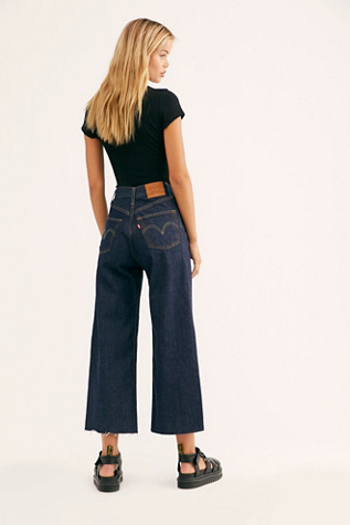 levi's ribcage pleated crop jeans