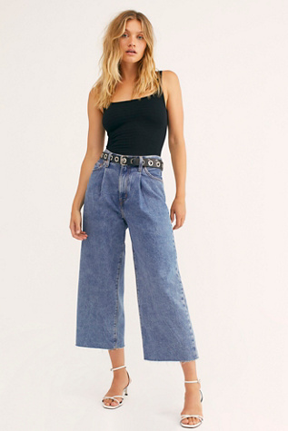 levi's ribcage pleated jeans