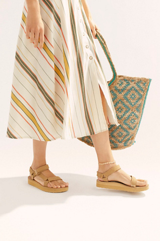 teva desert sand