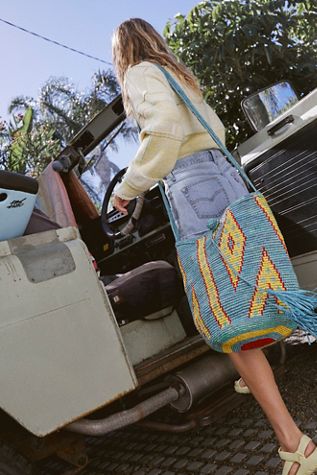 Clover Drawstring Straw Bucket Bag