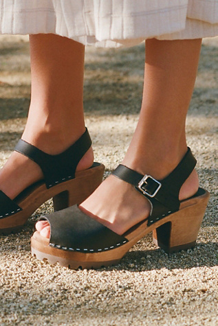 greta clog sandal