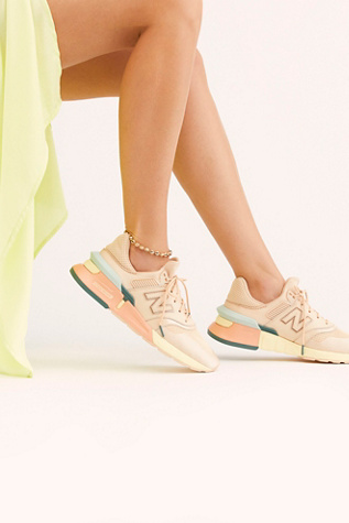 new balance free people