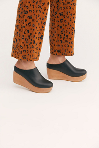 sydney brown vegan clogs