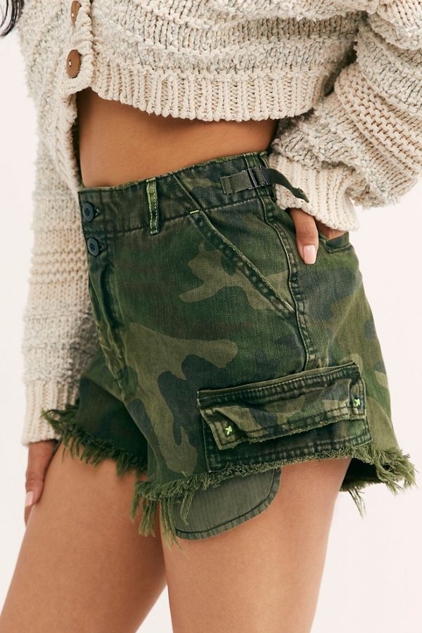 Slide View 3: Commander Cutoff Camo Shorts