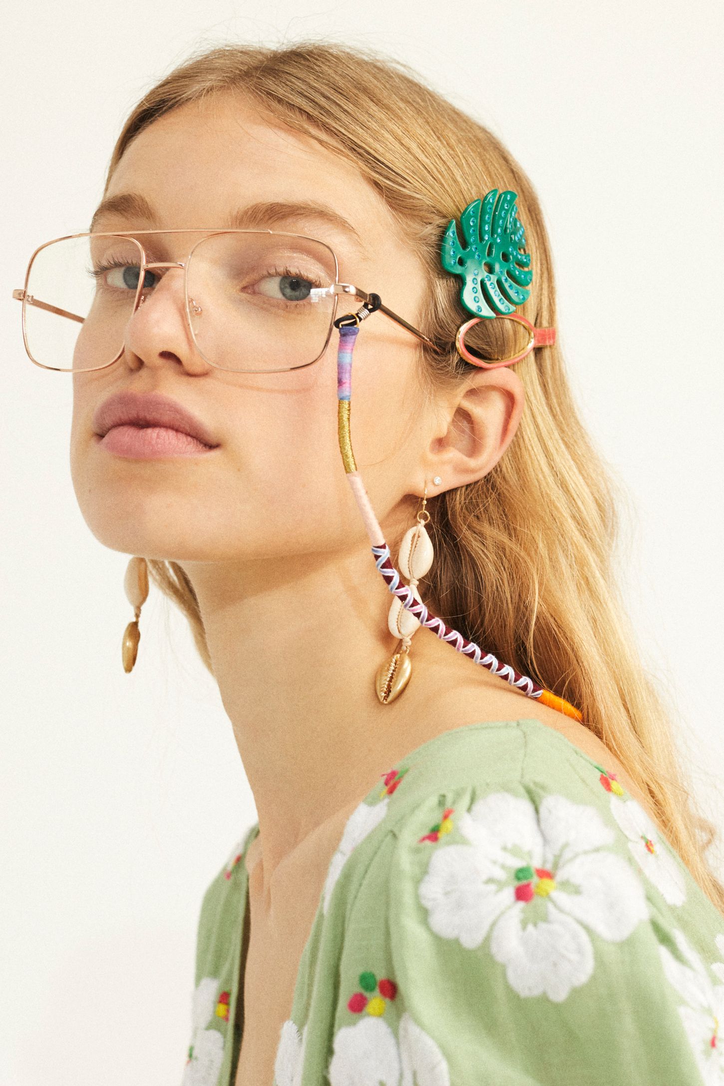 Slide View 1: Hair Party Clip