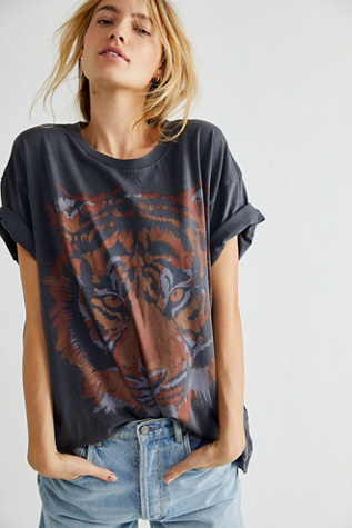 wrangler tiger oversized tee