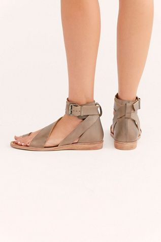 vale boot sandal