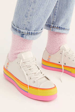 chuck taylor all star rainbow platform low top