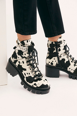 check lace up boot