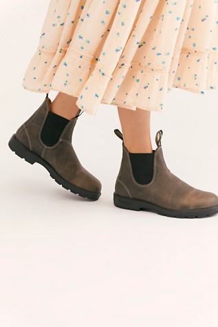 chelsea blundstone boots