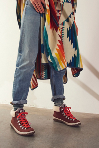 sorel in and out boot