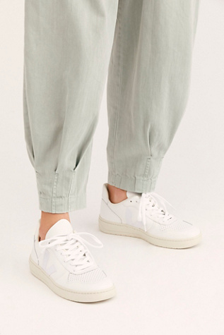 veja v10 all white