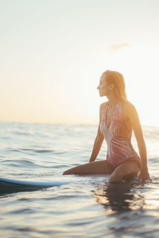 What to wear for surfing lesson