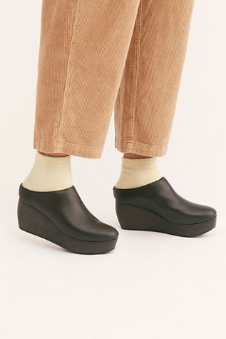 sydney brown vegan clogs