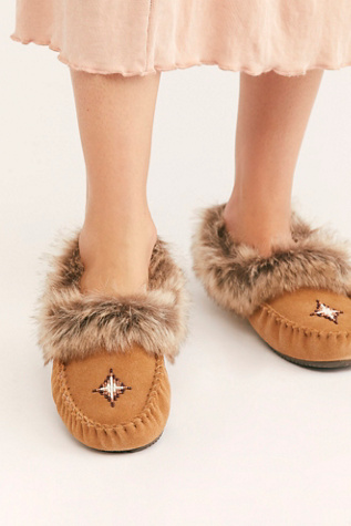 manitobah mukluks faux fur street moccasin