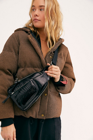 crocs sling bag