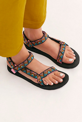 Teva hot sale universal boomerang