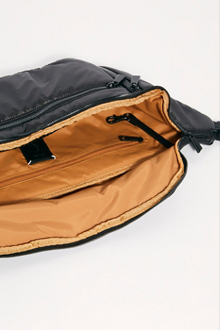 caraa sling bag